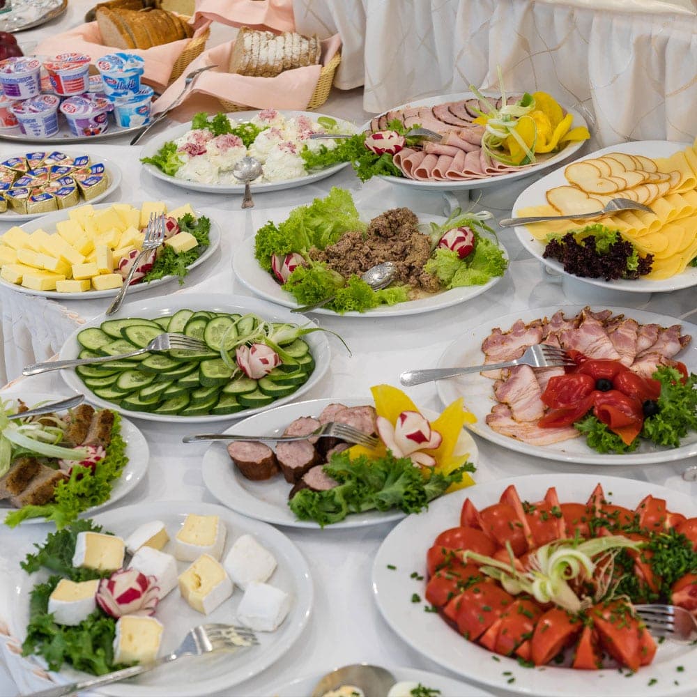 Konferencje i szkolenia w Restauracji Grand Felix — zimny bufet — wędliny, sery, sałatki i przystawki
